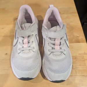 Nike Kids Sneakers in Gray and Pink